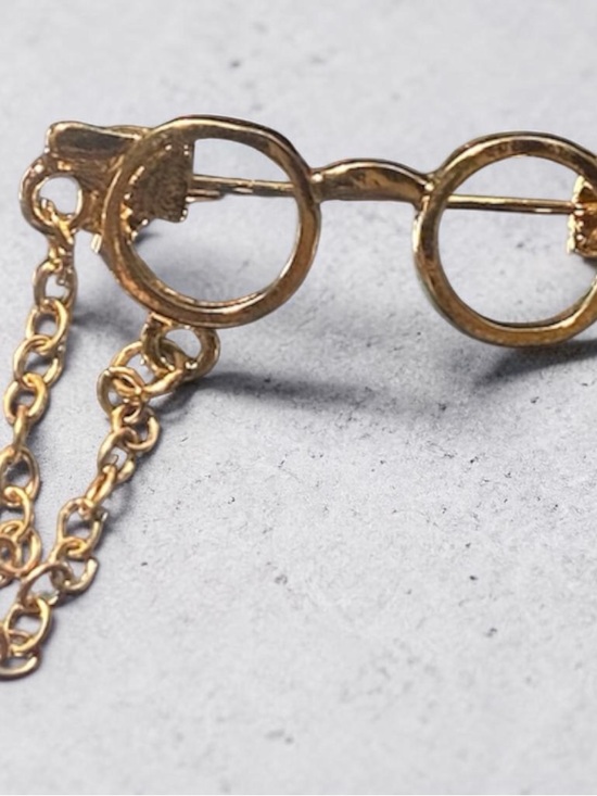 Jewelry - Gold Round Glasses Brooch Pin with Chain